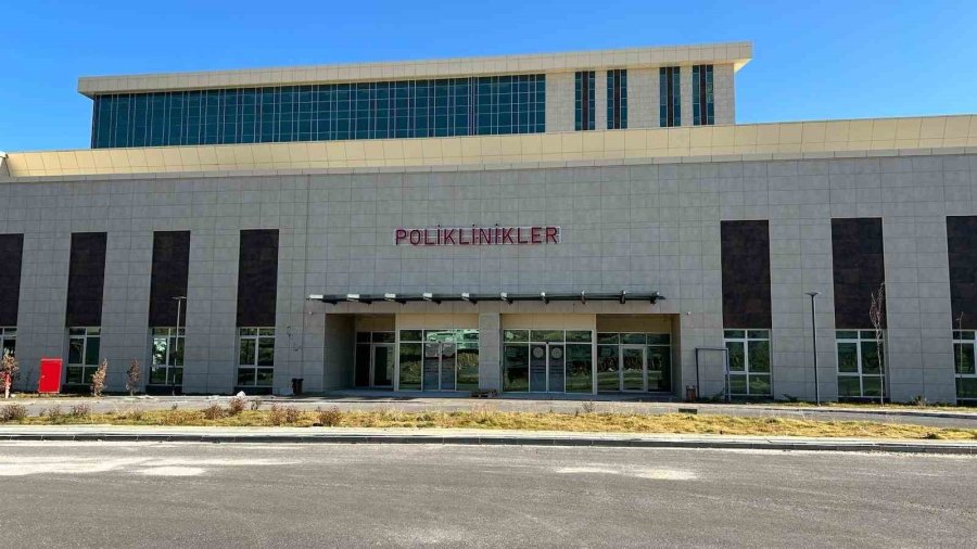 Niğde Eğitim Ve Araştırma Hastanesinde 700 Araçlık Yeni Otopark Hizmete Açıldı