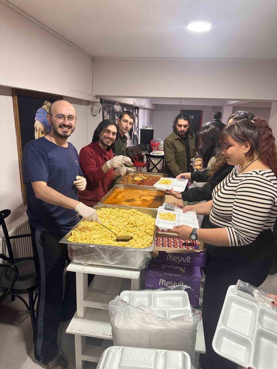 Ceren Özdemir Adalar Gençlik Merkezi’nde Ramazan Sofrası Kuruluyor