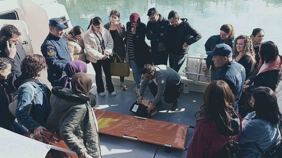 Sahil Güvenlik Komutanlığı’ndan 112 Acil Sağlık Personeline Eğitim