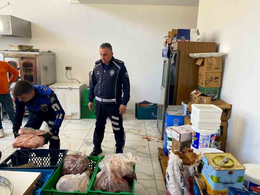 Hijyen Kurralarına Aykırı Yemek İmalatı Yapan Ruhsatsız İşletme Mühürlendi