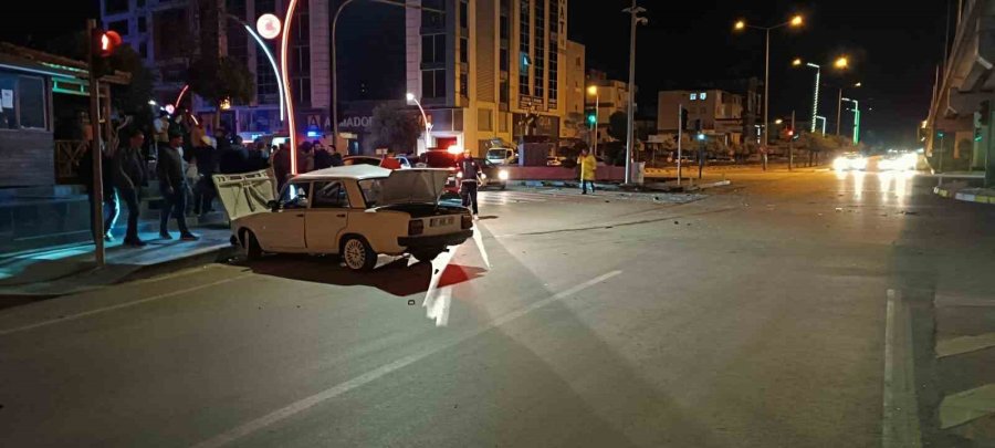 Serik’te Tofaş Otomobilin Hurdaya Döndüğü Kazada 1’i Ağır 3 Kişi Yaralandı