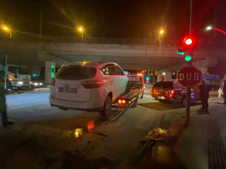Serik’te Tofaş Otomobilin Hurdaya Döndüğü Kazada 1’i Ağır 3 Kişi Yaralandı