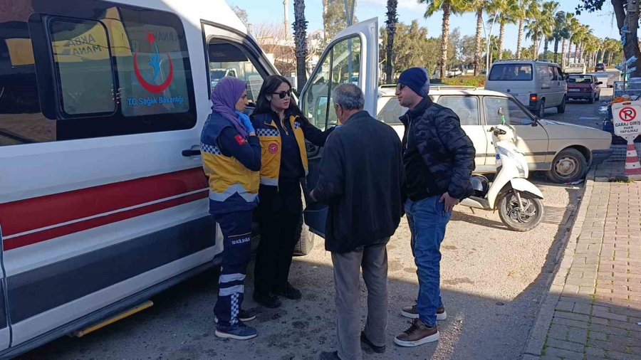 Önüne Çıkan Otomobile Çarpmamak İçin Direksiyonu Kıran Motosikletli Yaralandı