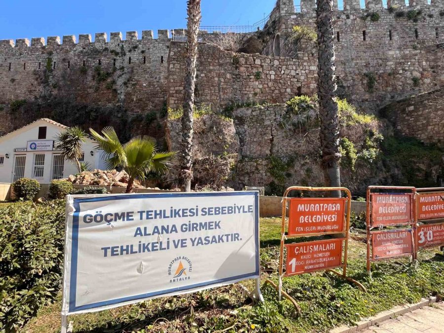 Tarihi Kaleiçi Surları Çökme Tehlikesiyle Karşı Karşıya