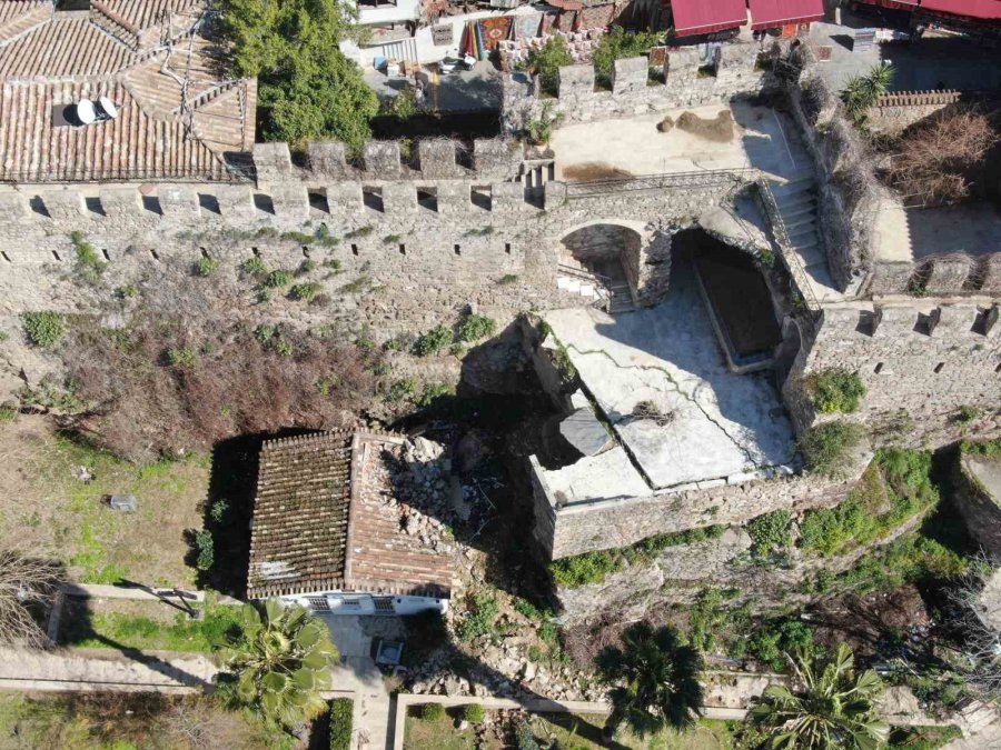 Tarihi Kaleiçi Surları Çökme Tehlikesiyle Karşı Karşıya