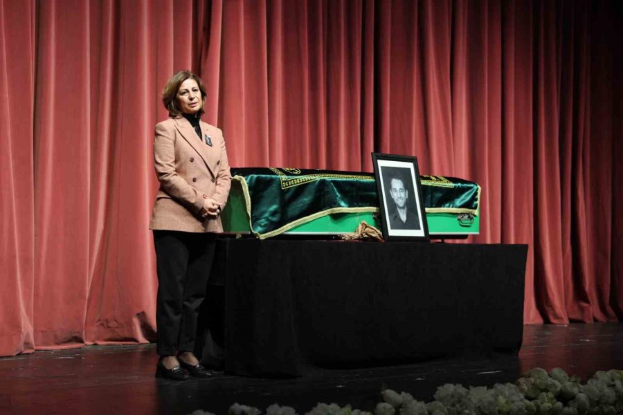 Şehir Tiyatroları Oyuncusu Umut Bazlama’ya Acı Veda