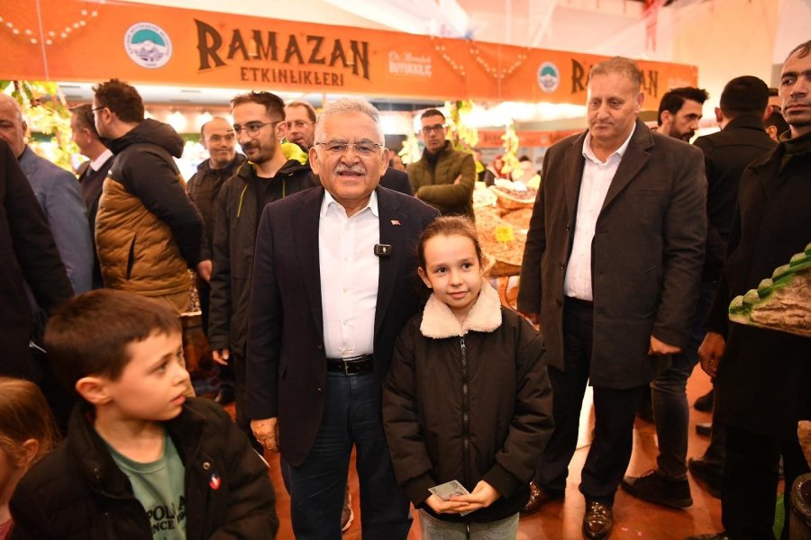 Başkan Büyükkılıç, Ramazan Etkinliklerinde Kayserililerle Bir Araya Geldi