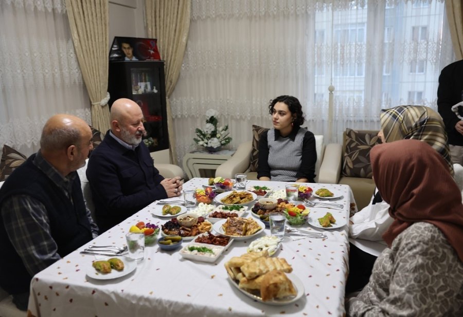 Başkan Çolakbayrakdar: "şehitlerimiz Asla Unutulmayacak"