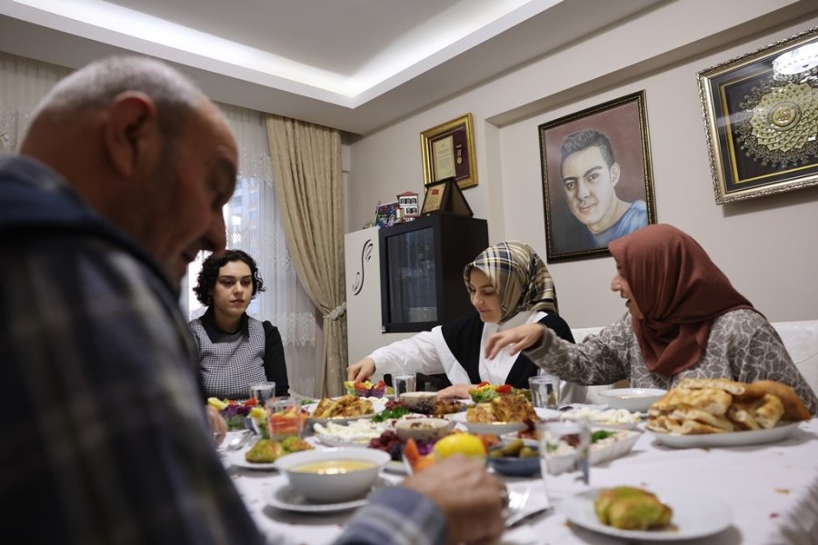 Başkan Çolakbayrakdar: "şehitlerimiz Asla Unutulmayacak"