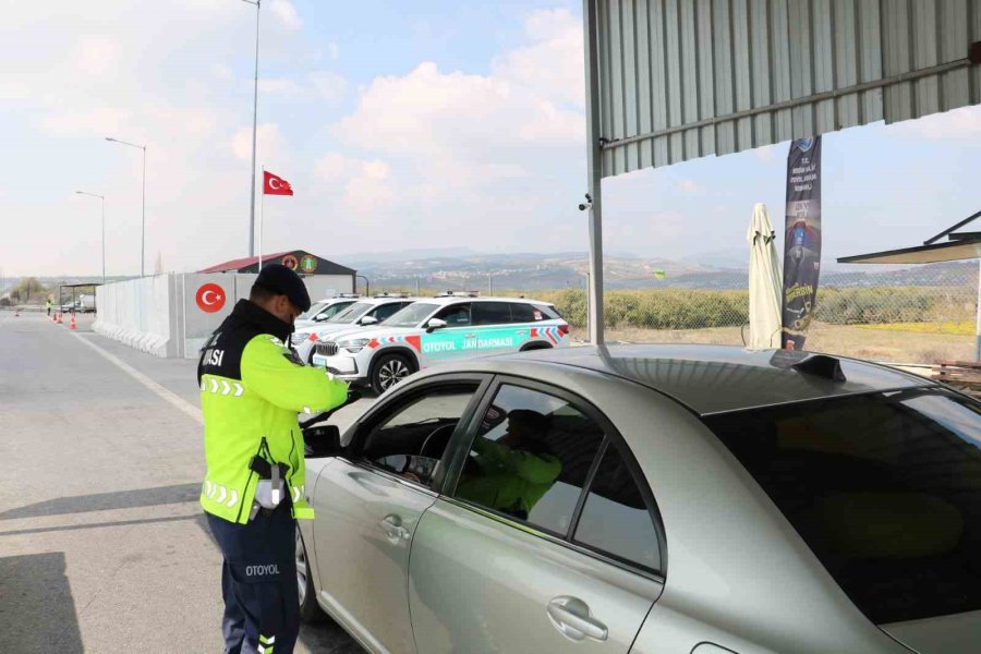 Sürücülerin Yakalanma Hissini Arttırmak İçin Cayrokopterli Denetim
