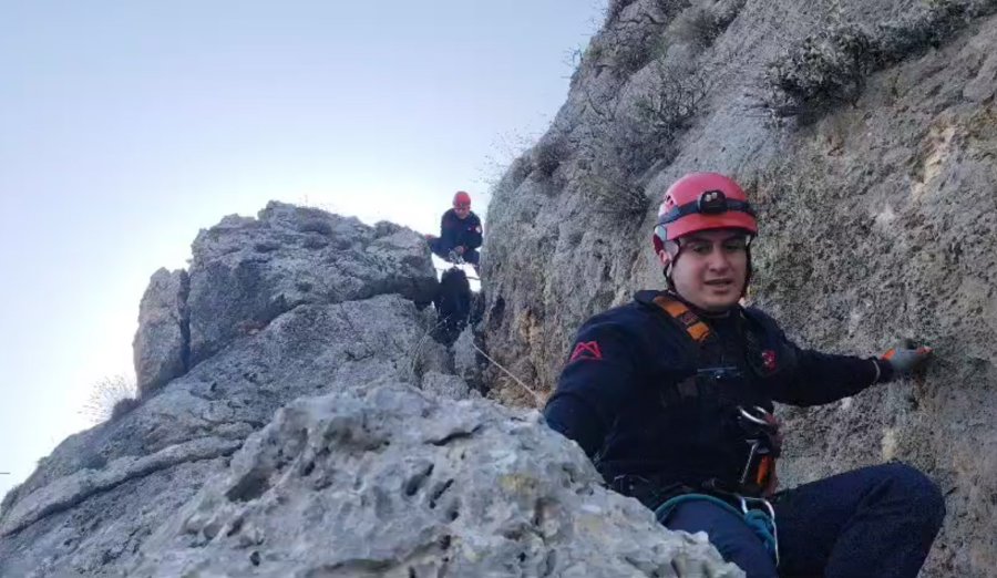 Kayalıklarda Mahsur Kalan Keçiler 4 Gün Sonra Kurtarıldı
