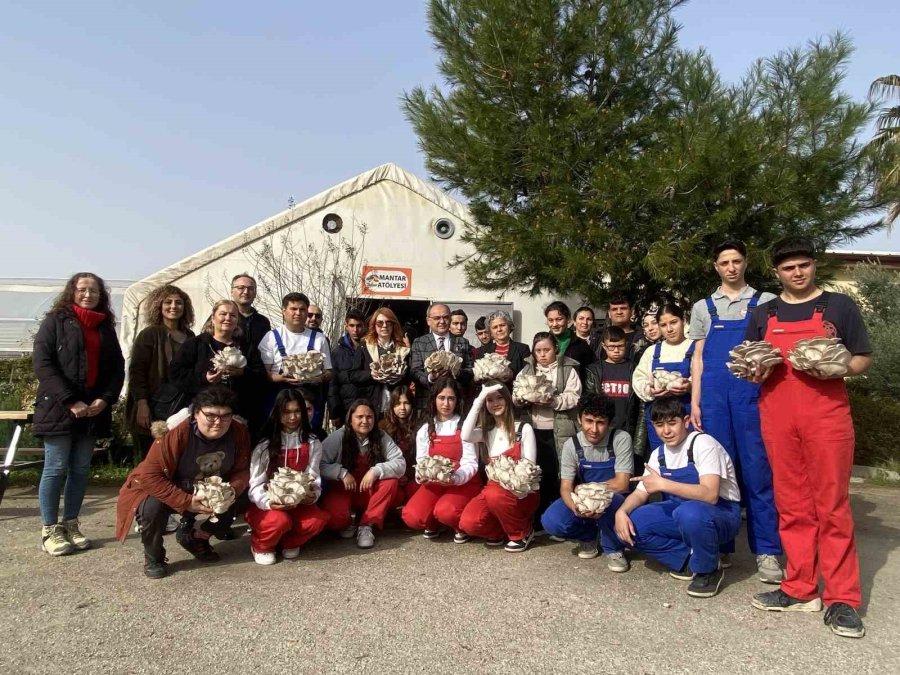 Tarım Lisesi Öğrencileri, Özel Eğitim Öğrencileriyle Mantar Hasadı Yaptı
