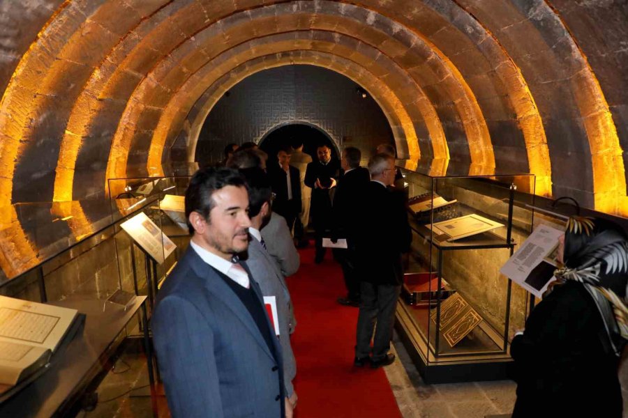 Talas’ın Tıpkıbasım Kur’an Sergisi’ne Ramazan Yoğunluğu