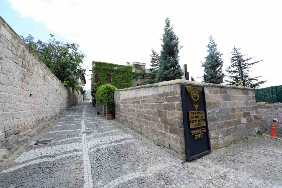 Talas’ın Tıpkıbasım Kur’an Sergisi’ne Ramazan Yoğunluğu