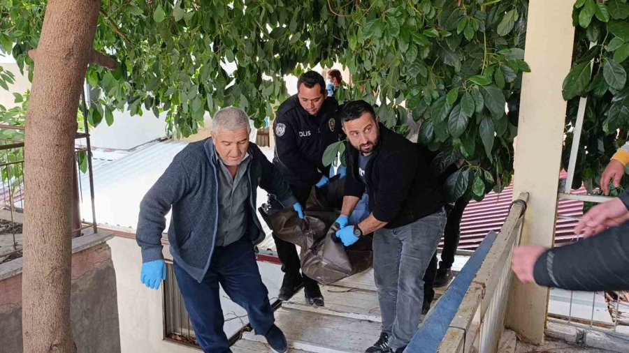 Antalya’da Apartmanın 3’ncü Katından Zemin Katın Çatısına Düşen Kişi Hayatını Kaybetti