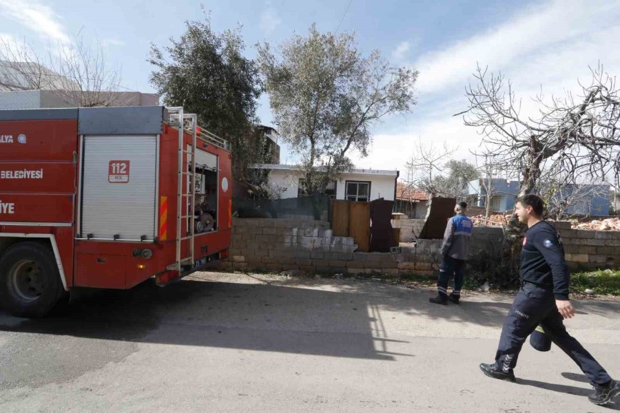 Gecekonduda Çıkan Yangın Ekipleri Alarma Geçirdi