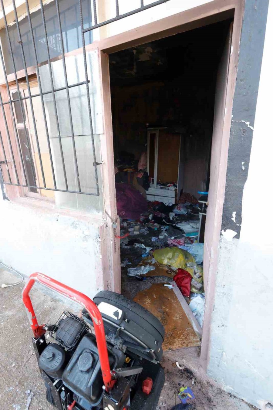 Gecekonduda Çıkan Yangın Ekipleri Alarma Geçirdi