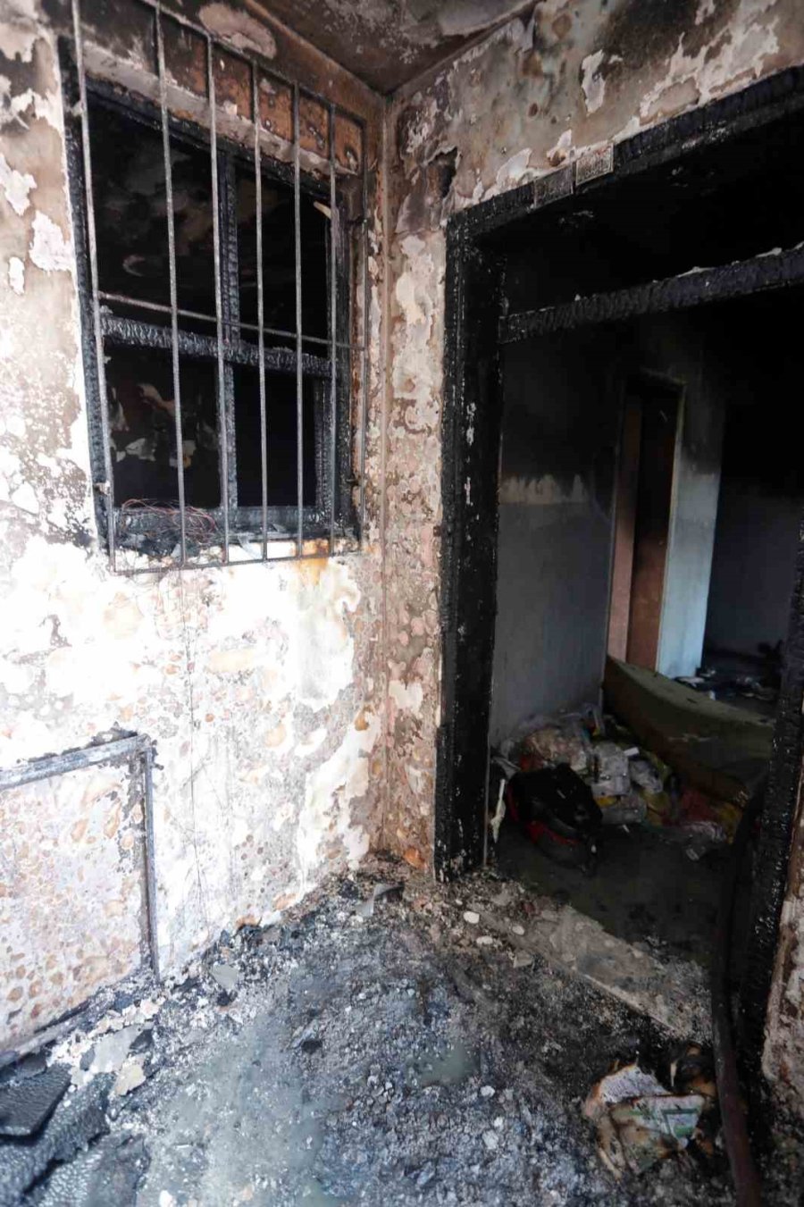 Gecekonduda Çıkan Yangın Ekipleri Alarma Geçirdi