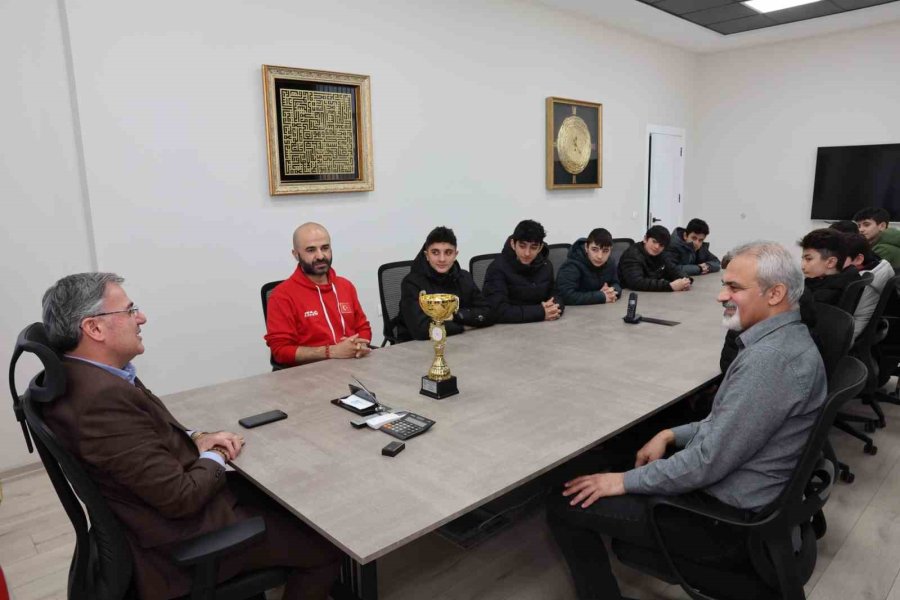 Başkan Özdoğan, Hacılar’ın Gurur Kaynaklarını Tebrik Etti