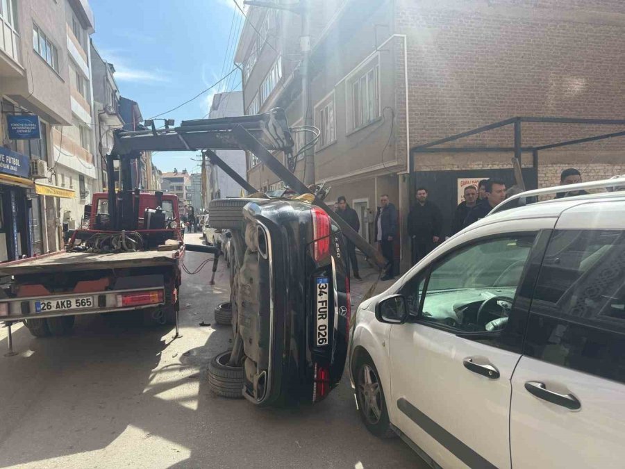 Kaldırılmak İsterken Çekiciden Düşen Lüks Araçta Ağır Hasar Oluştu