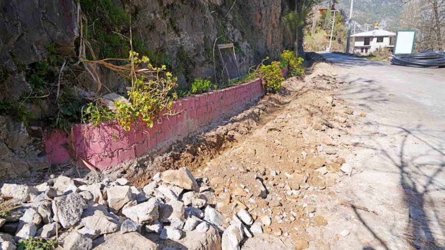 Alanya’da 40 Yıllık Boru Hattı Değiştiriliyor