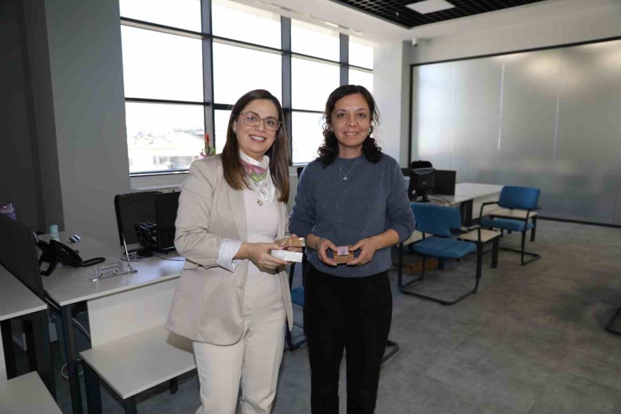 Alanya Belediyesinin Kadın Meclis Üyelerinden Anlamlı 8 Mart Kutlaması