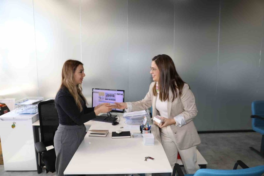 Alanya Belediyesinin Kadın Meclis Üyelerinden Anlamlı 8 Mart Kutlaması