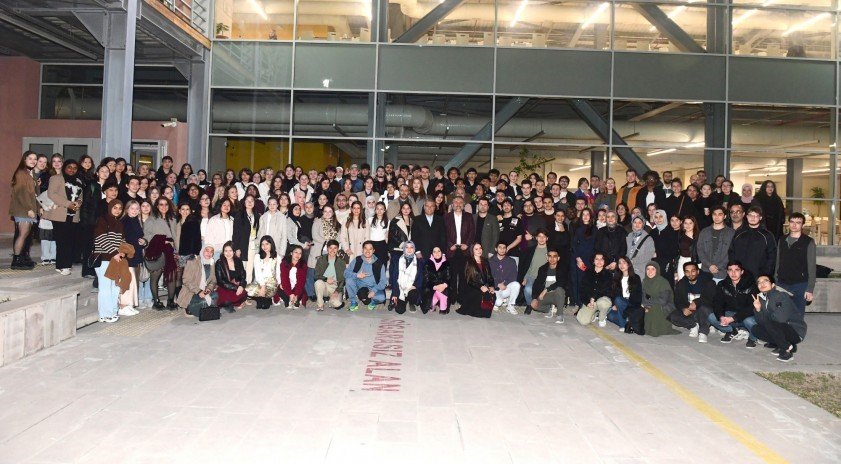 Rektör Adıgüzel, Uluslararası Öğrencilerle İftar Sofrasında Buluştu