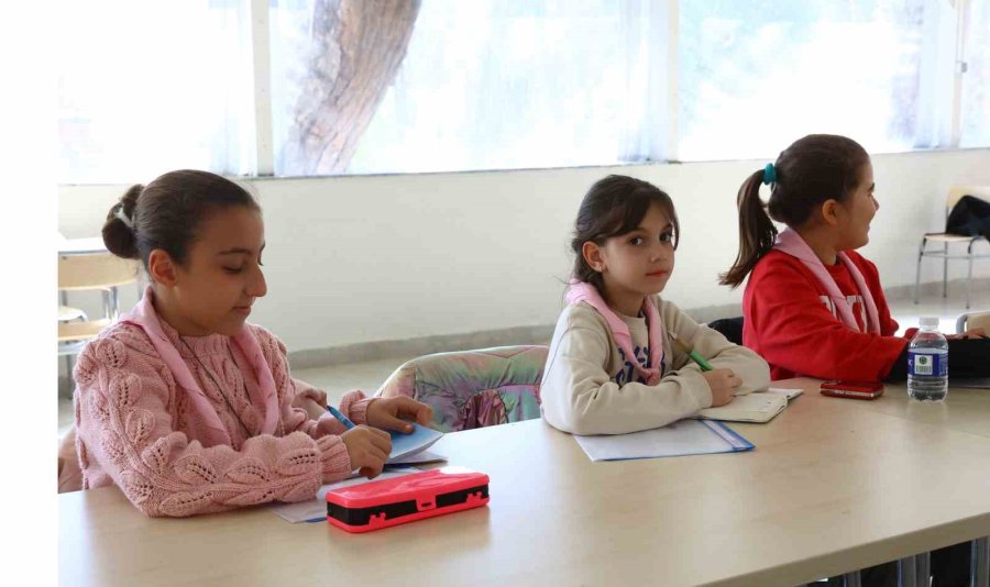 Antalya’da İzcilik Eğitim Programı Başladı