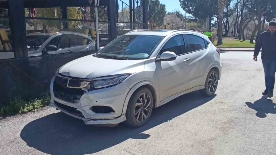 Kaza Yapan Motosiklet Sürücüsü Acısını Unutup Motosikleti Kaçırdı, Tedavi İçin Yaya Olarak Geri Geldi