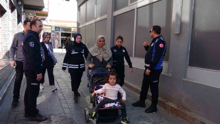Topladığı Paraları Bebek Arabasına Saklamış
