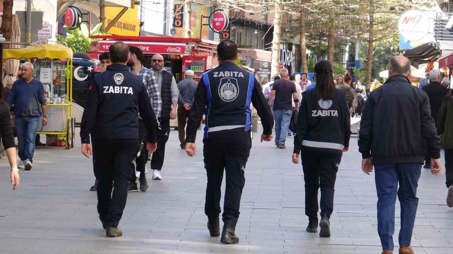 Topladığı Paraları Bebek Arabasına Saklamış