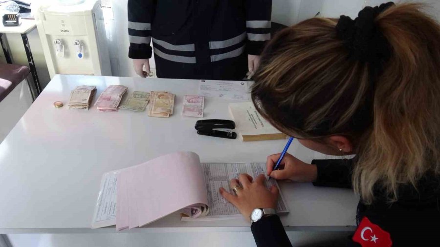 Topladığı Paraları Bebek Arabasına Saklamış