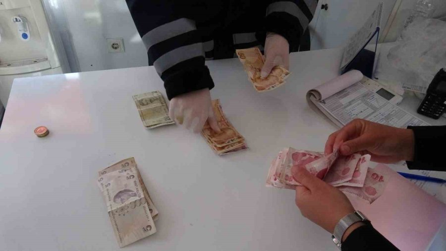 Topladığı Paraları Bebek Arabasına Saklamış