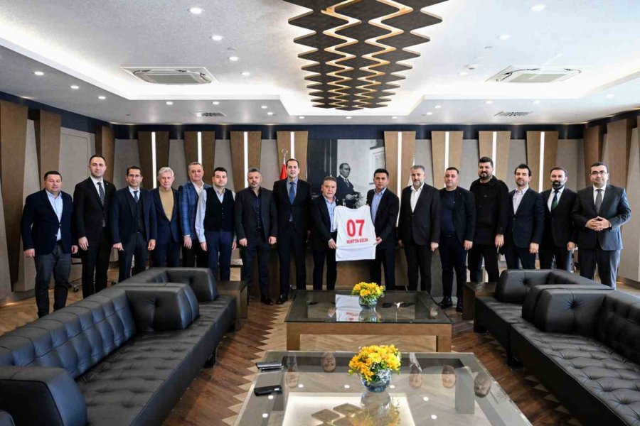Antalyaspor’un Yeni Yönetiminden, Başkan Böcek’e Ziyaret