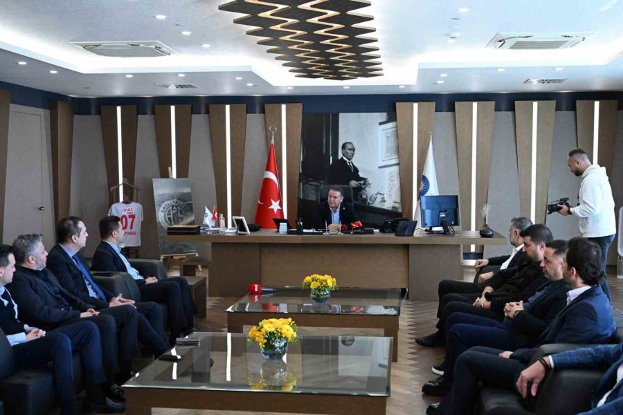 Antalyaspor’un Yeni Yönetiminden, Başkan Böcek’e Ziyaret