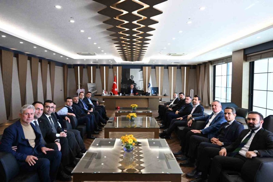 Antalyaspor’un Yeni Yönetiminden, Başkan Böcek’e Ziyaret