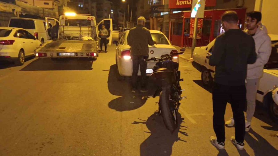 Denetime Takılan Motosiklet Sürücüsüne Polisten Nasihat: "evde Anneniz Babanız Sizleri Bekliyor"