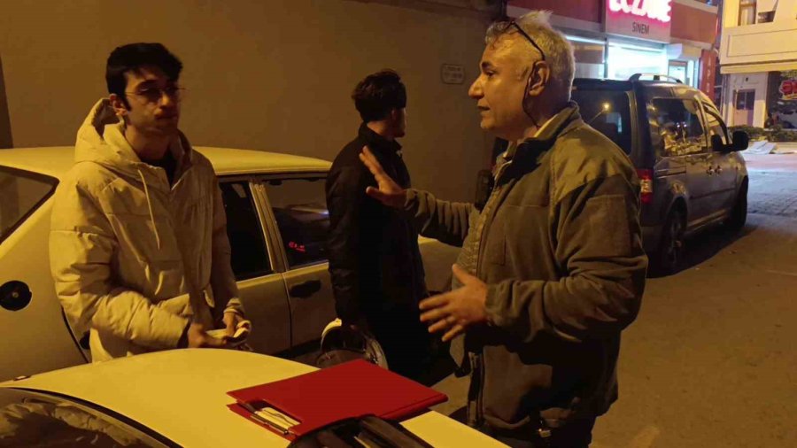 Denetime Takılan Motosiklet Sürücüsüne Polisten Nasihat: "evde Anneniz Babanız Sizleri Bekliyor"