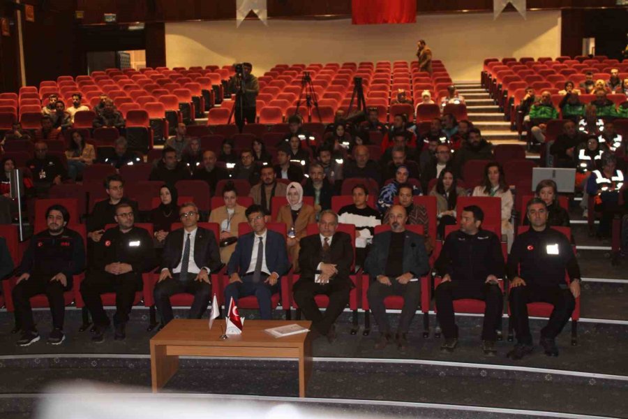 Afad İl Müdürü Genç: "afete Tek Yumruk Olarak Cevap Vermemiz Gerekir"