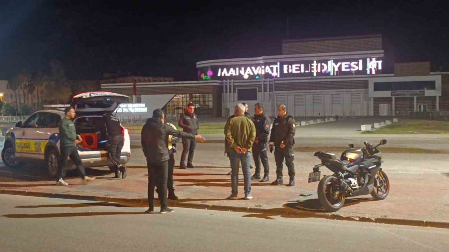 Motosikletin Plakasını Bereyle Kapatan Sürücü Kaza Yapınca Ceza Yedi