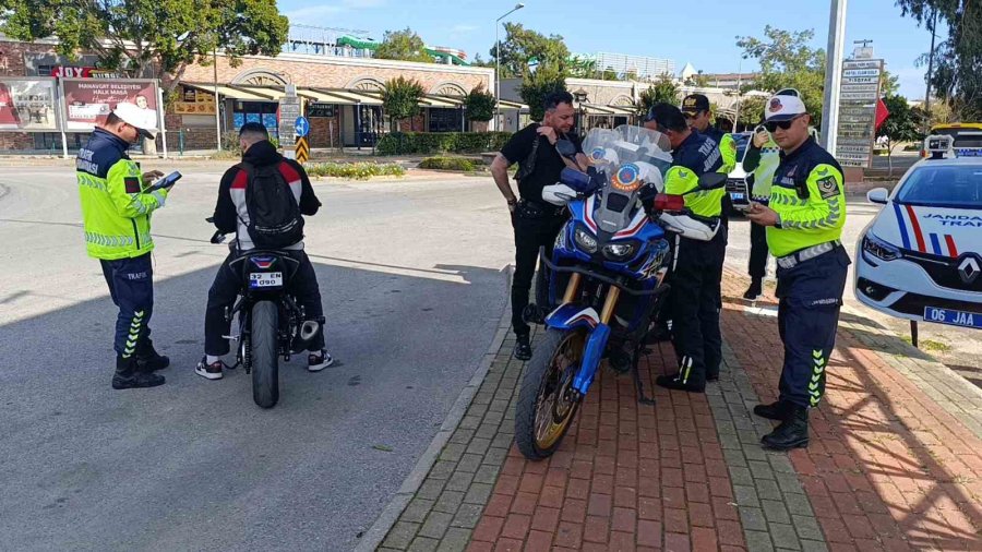 Hak Sahibi Olmayan Sürücünün Kullandığı Yabancı Plakalı Araç Trafikten Men Edildi