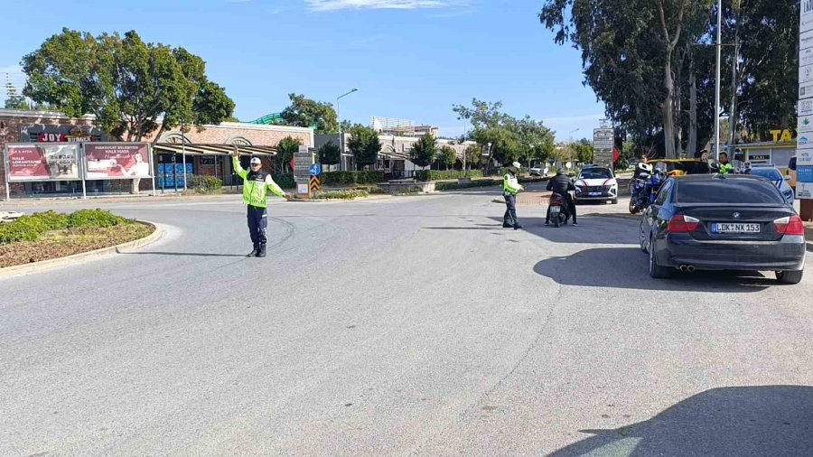 Hak Sahibi Olmayan Sürücünün Kullandığı Yabancı Plakalı Araç Trafikten Men Edildi