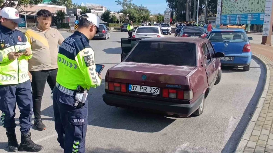 Hak Sahibi Olmayan Sürücünün Kullandığı Yabancı Plakalı Araç Trafikten Men Edildi