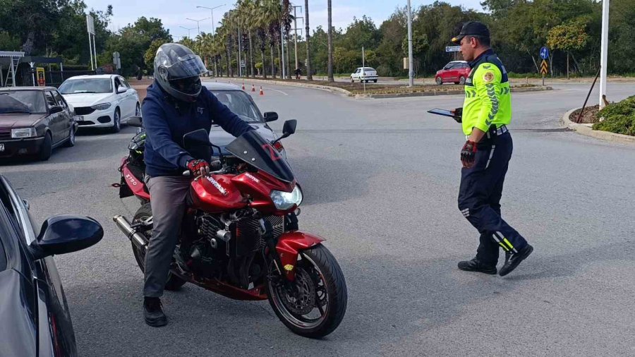 Hak Sahibi Olmayan Sürücünün Kullandığı Yabancı Plakalı Araç Trafikten Men Edildi