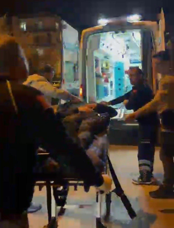 Boynundan Bıçaklandı O Anlar Kamerada