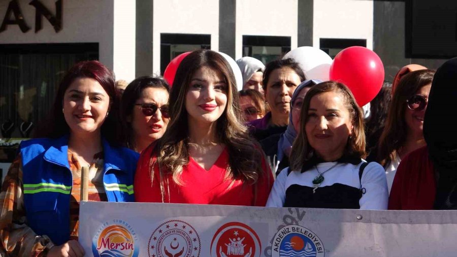 Mersin’de 8 Mart Dünya Kadınlar Günü’ne Özel Yürüyüş Düzenlendi