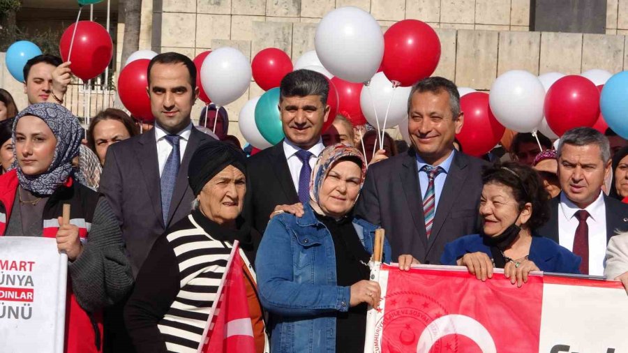 Mersin’de 8 Mart Dünya Kadınlar Günü’ne Özel Yürüyüş Düzenlendi