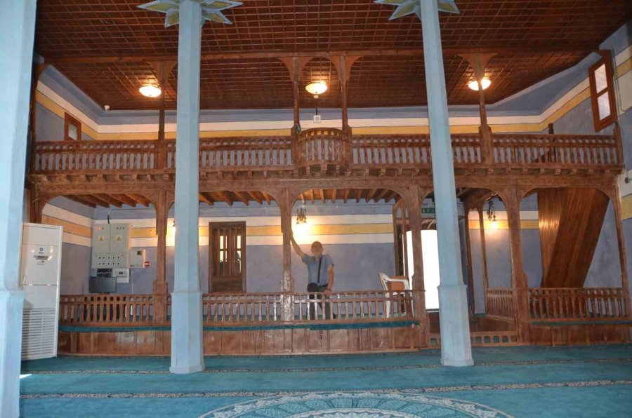 Antalya’da 600 Yıllık Sarıhacılar Camisi, Restorasyon Sırasında Alınan Eserlerin İadesini Bekliyor