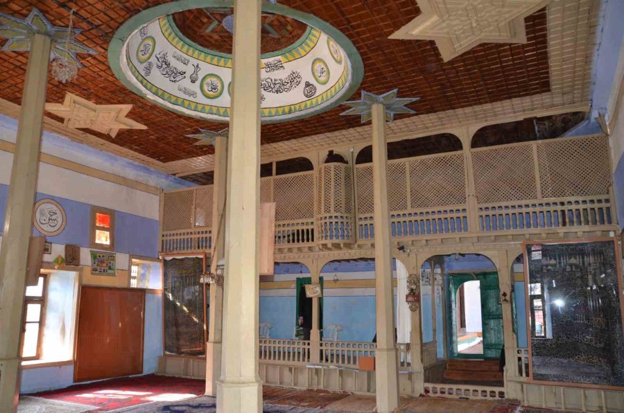 Antalya’da 600 Yıllık Sarıhacılar Camisi, Restorasyon Sırasında Alınan Eserlerin İadesini Bekliyor